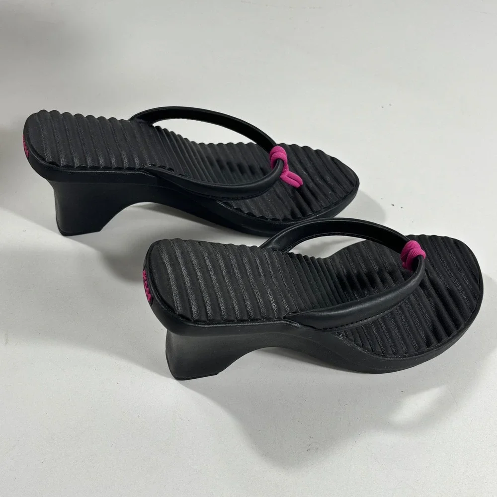 Crocs Sassari Wedge Sandals Womens 6 Black Pink Thong Strappy Platform Heels
